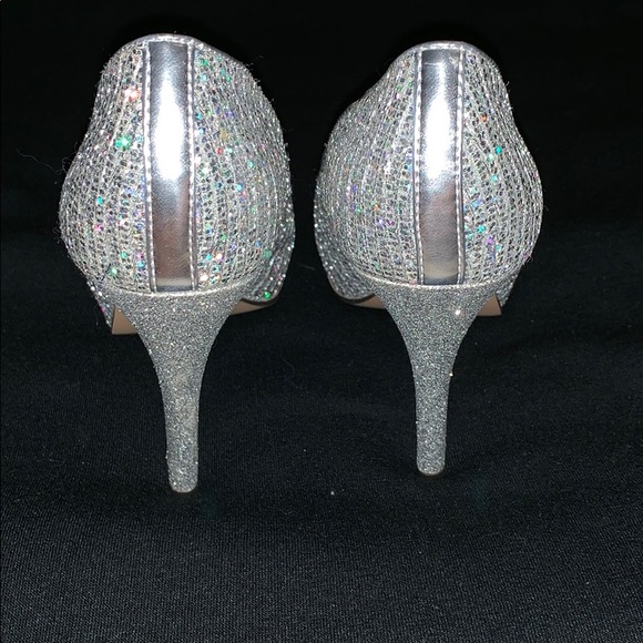 Heels - Picture 4 of 4